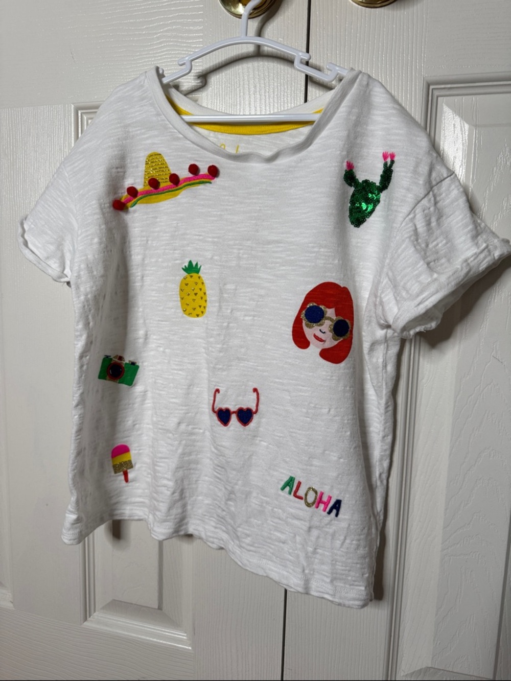 Boden Girls' White Graphic Aloha Patch Tee size 9-10y